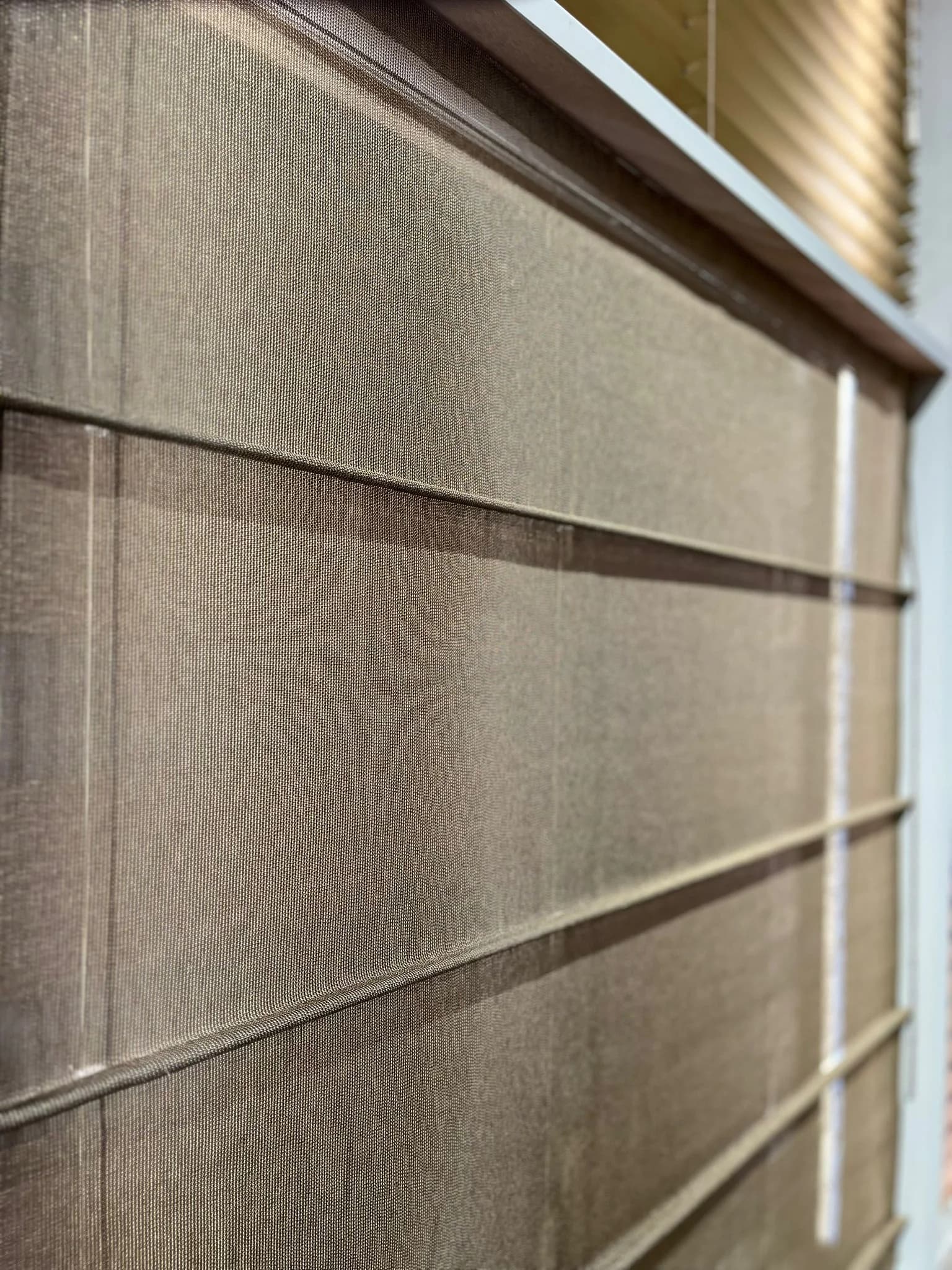 Close-up van een geweven rolgordijn